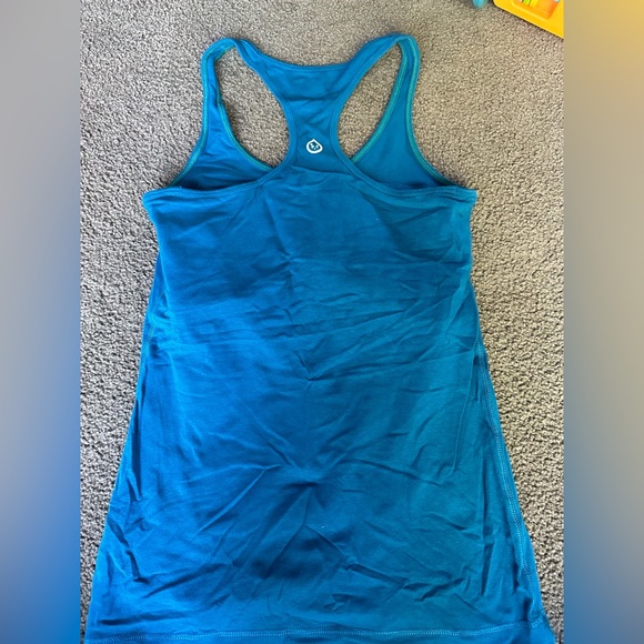 Thrive tank top with built in shelf bra - Picture 3 of 3